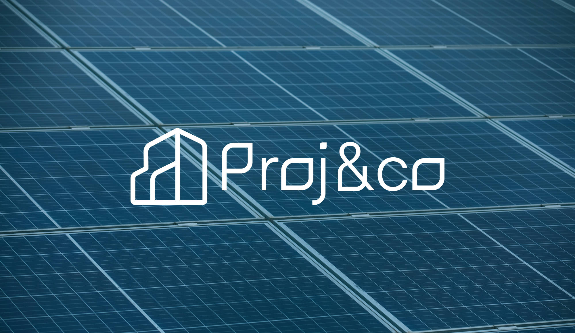Couverture Logo de Proj&co sur une image de panneaux solaires